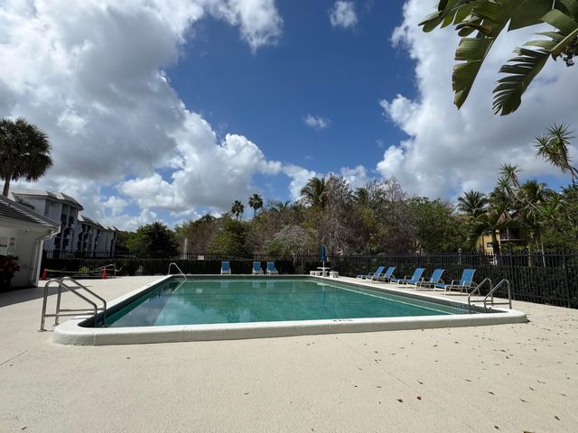 701 N Pine Island Road 105, Plantation, FL 33324