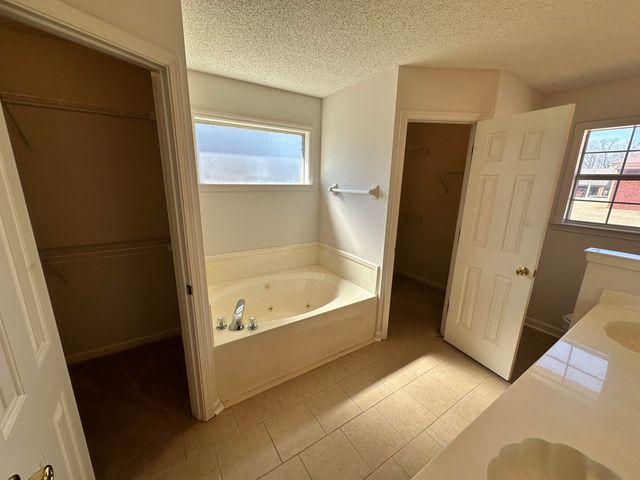 6259 DAYBREAK DR, Bartlett, TN 38135