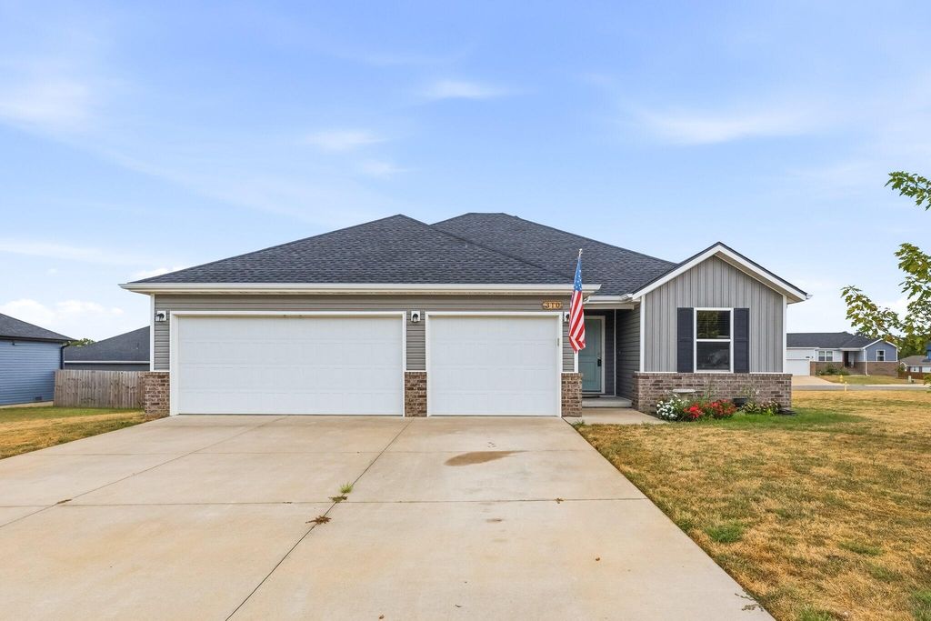 310 W Granada Street, Republic, MO 65738