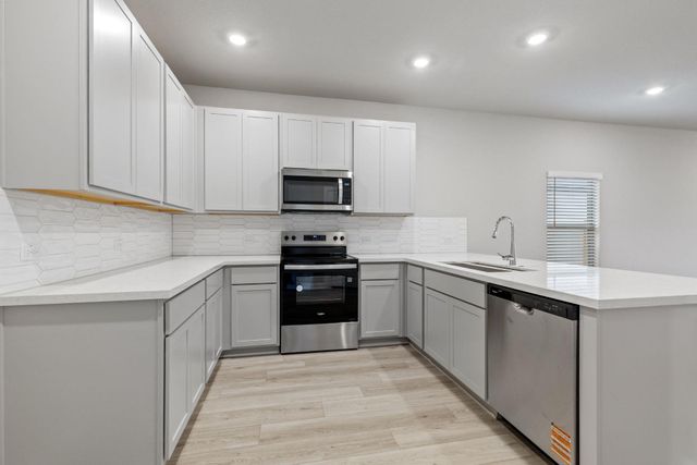 212 Lazy Lizzy RD, Jarrell, TX 76537