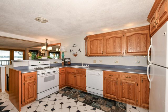 2531 Lakeshore DRIVE, Kansasville, WI 53139