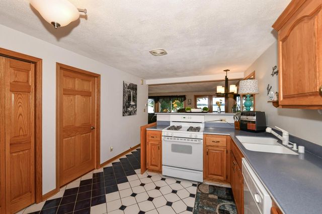 2531 Lakeshore DRIVE, Kansasville, WI 53139