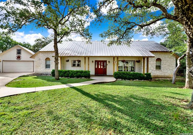 181 SETTLERS CIR, Bandera, TX 78003