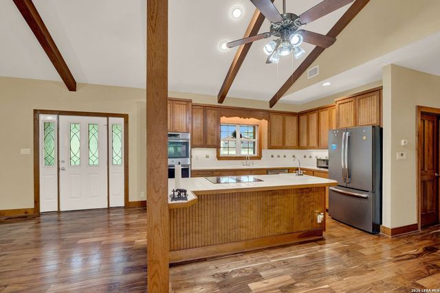 181 SETTLERS CIR, Bandera, TX 78003