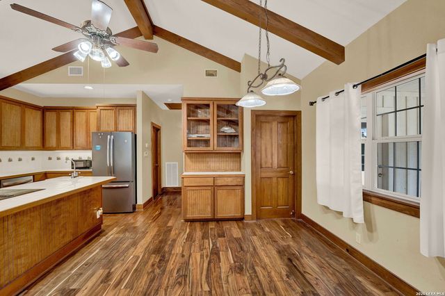 181 SETTLERS CIR, Bandera, TX 78003