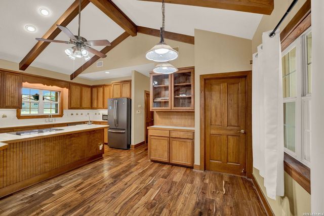 181 SETTLERS CIR, Bandera, TX 78003
