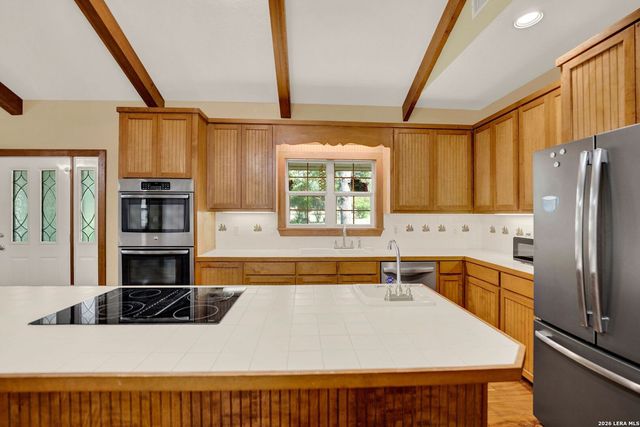 181 SETTLERS CIR, Bandera, TX 78003