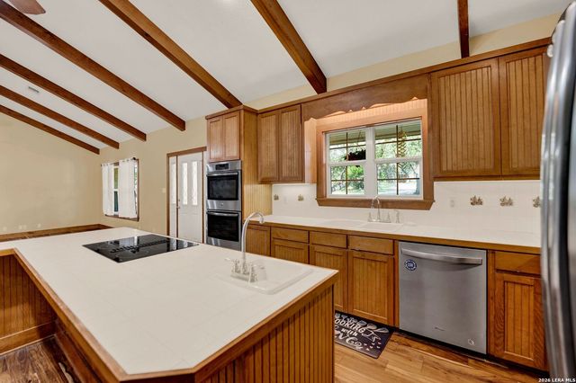 181 SETTLERS CIR, Bandera, TX 78003