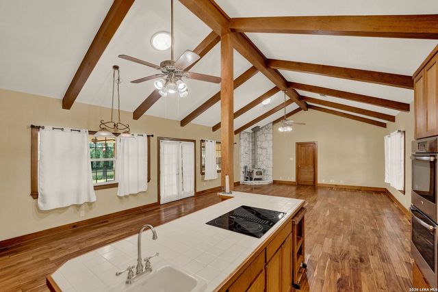 181 SETTLERS CIR, Bandera, TX 78003