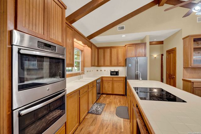 181 SETTLERS CIR, Bandera, TX 78003