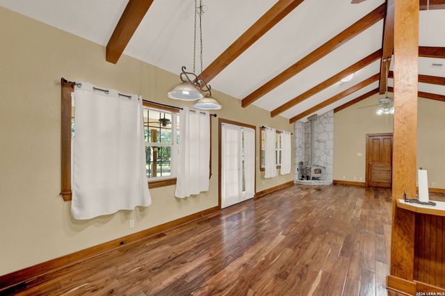 181 SETTLERS CIR, Bandera, TX 78003