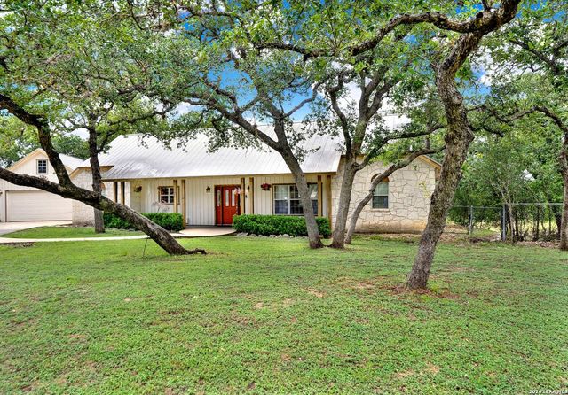 181 SETTLERS CIR, Bandera, TX 78003