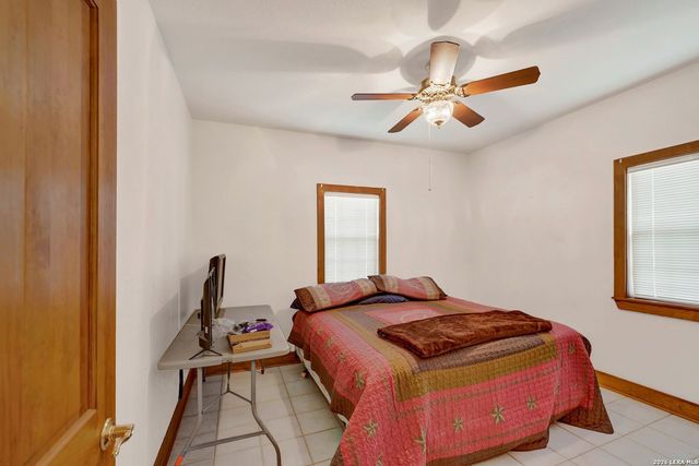 181 SETTLERS CIR, Bandera, TX 78003