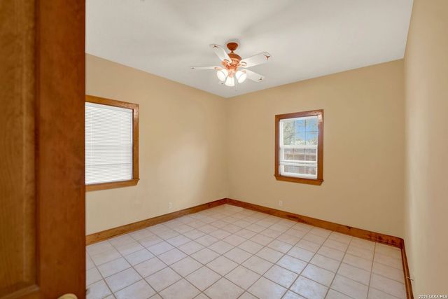 181 SETTLERS CIR, Bandera, TX 78003