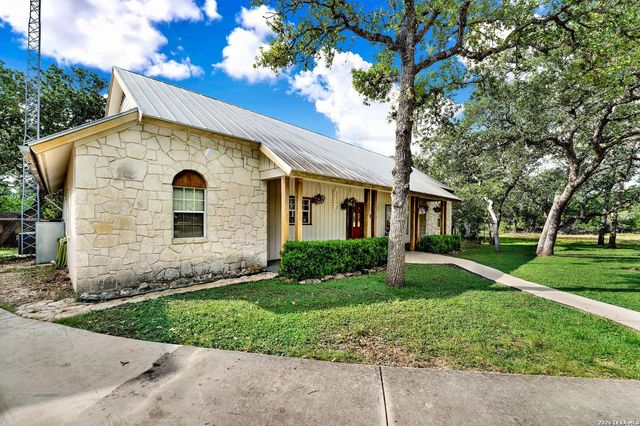 181 SETTLERS CIR, Bandera, TX 78003