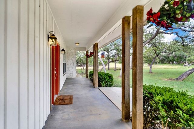 181 SETTLERS CIR, Bandera, TX 78003
