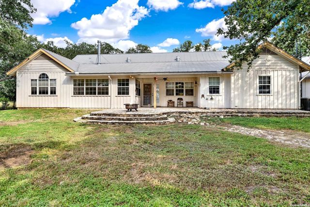 181 SETTLERS CIR, Bandera, TX 78003