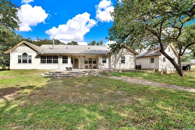 181 SETTLERS CIR, Bandera, TX 78003