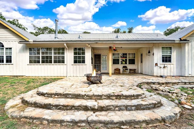 181 SETTLERS CIR, Bandera, TX 78003