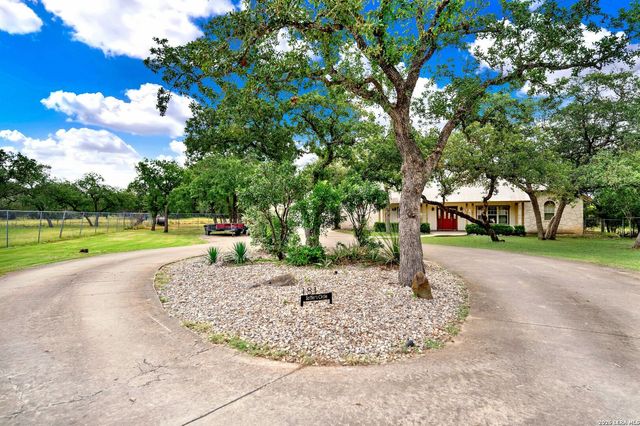 181 SETTLERS CIR, Bandera, TX 78003
