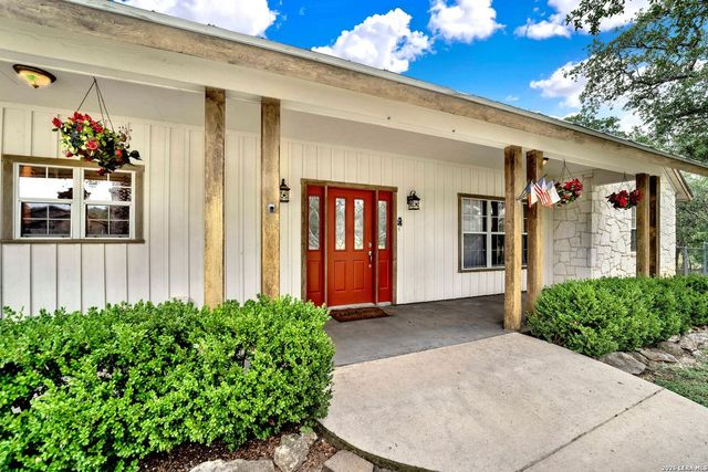 181 SETTLERS CIR, Bandera, TX 78003
