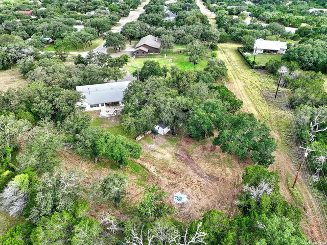 181 SETTLERS CIR, Bandera, TX 78003