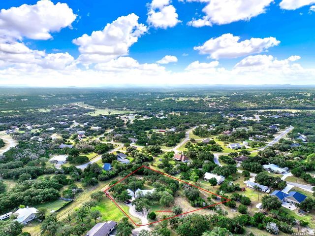 181 SETTLERS CIR, Bandera, TX 78003