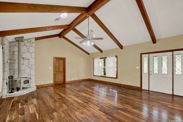 181 SETTLERS CIR, Bandera, TX 78003