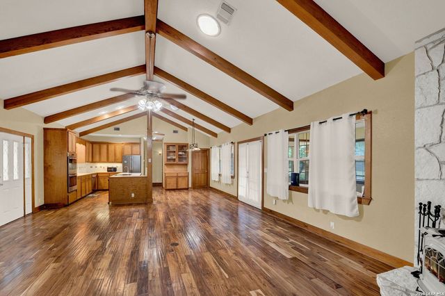181 SETTLERS CIR, Bandera, TX 78003