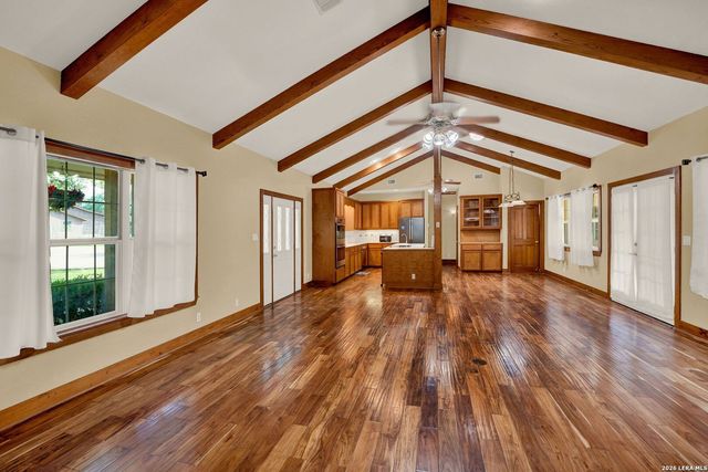 181 SETTLERS CIR, Bandera, TX 78003
