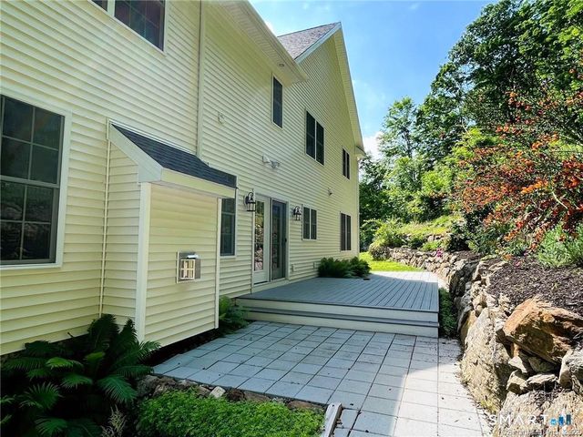 71 Ledges Road, Ridgefield, CT 06877