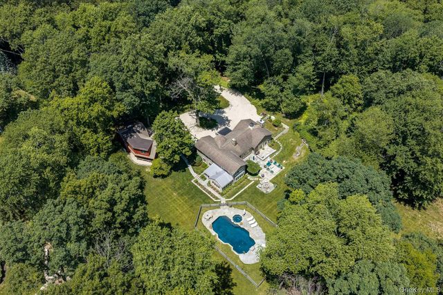 28 Bayberry Lane, Bedford Corners, NY 10549