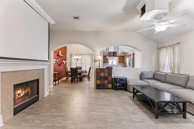 2106 Narrow Glen PKWY, Austin, TX 78744