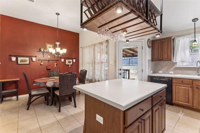 2106 Narrow Glen PKWY, Austin, TX 78744