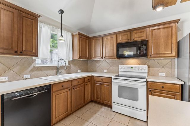 2106 Narrow Glen PKWY, Austin, TX 78744