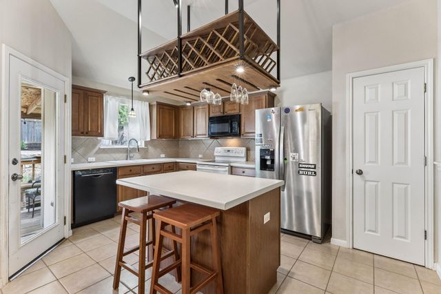 2106 Narrow Glen PKWY, Austin, TX 78744