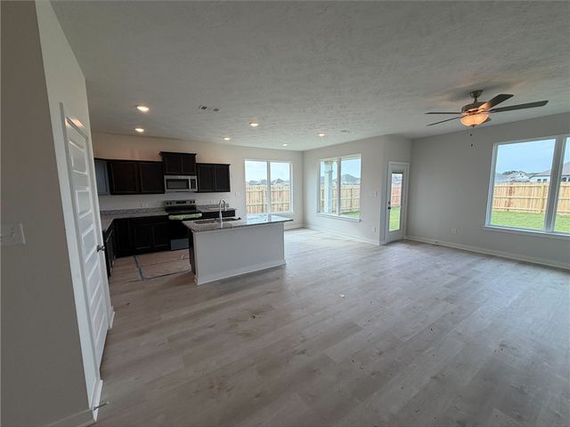 377 Harvest Lake Drive, Snook, TX 77878