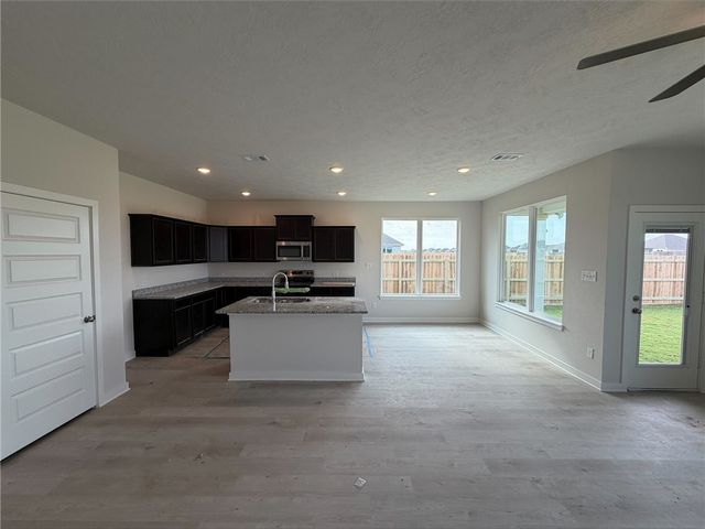 377 Harvest Lake Drive, Snook, TX 77878