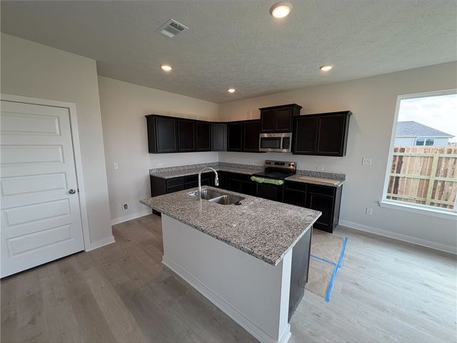 377 Harvest Lake Drive, Snook, TX 77878