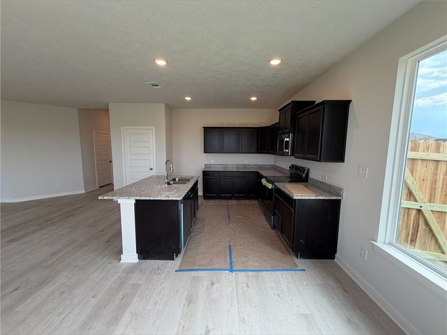 377 Harvest Lake Drive, Snook, TX 77878