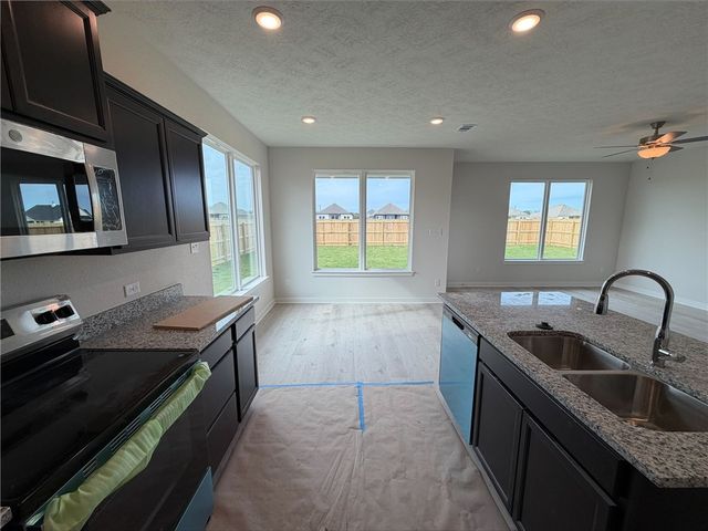 377 Harvest Lake Drive, Snook, TX 77878