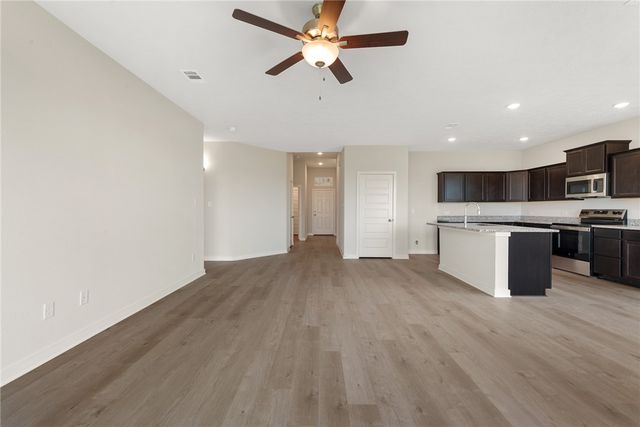 377 Harvest Lake Drive, Snook, TX 77878