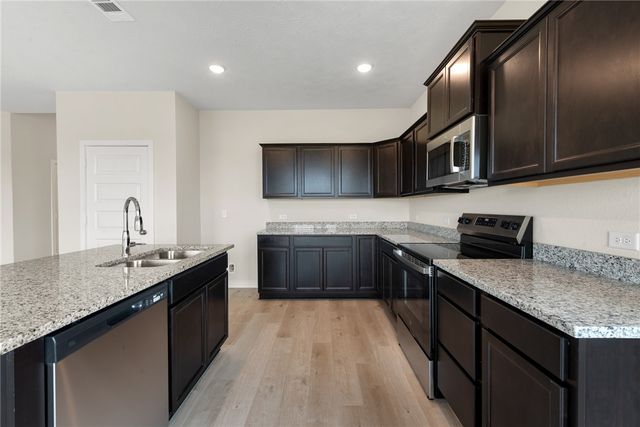 377 Harvest Lake Drive, Snook, TX 77878