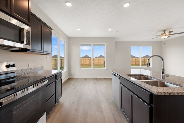 377 Harvest Lake Drive, Snook, TX 77878