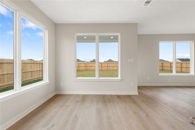 377 Harvest Lake Drive, Snook, TX 77878