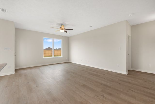 377 Harvest Lake Drive, Snook, TX 77878