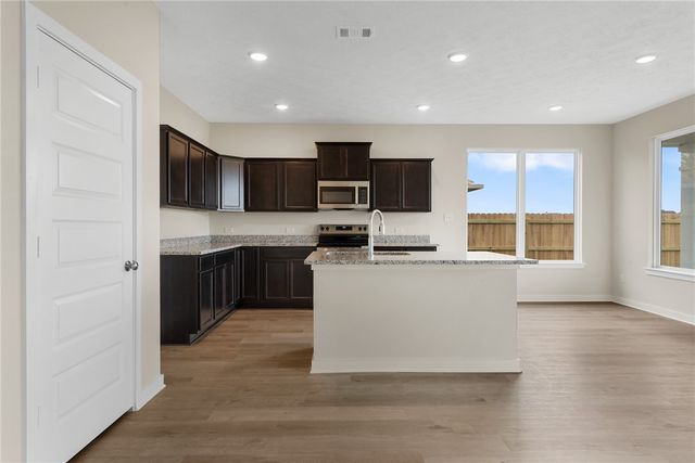 377 Harvest Lake Drive, Snook, TX 77878