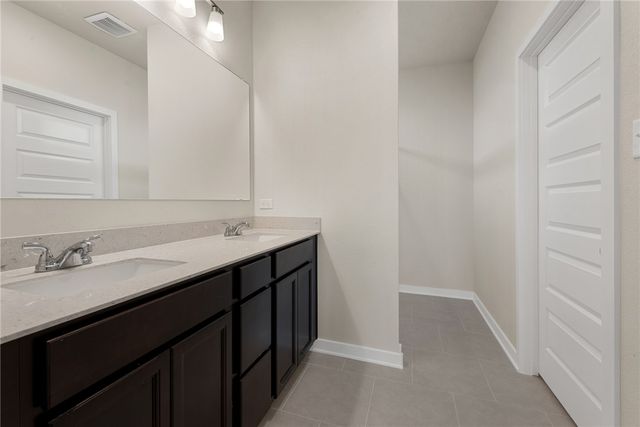 377 Harvest Lake Drive, Snook, TX 77878