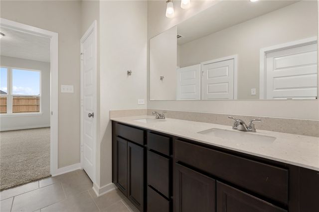 377 Harvest Lake Drive, Snook, TX 77878