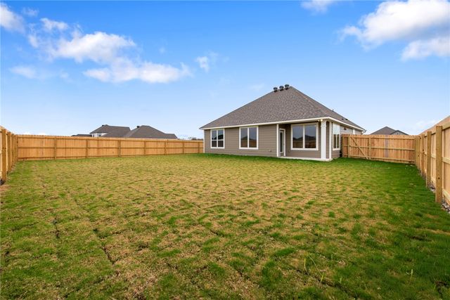 377 Harvest Lake Drive, Snook, TX 77878